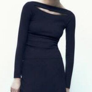 RIBBED TOP WITH COLD SHOULDERS